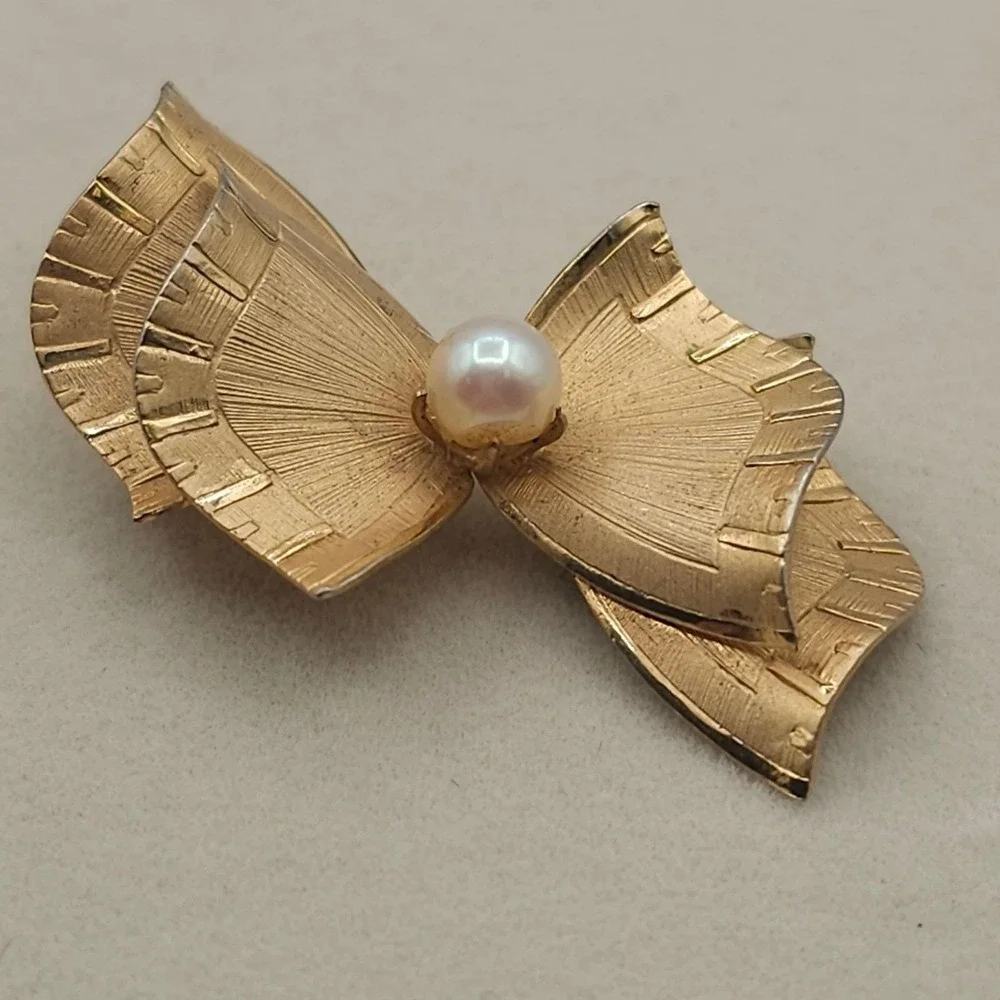 Vintage 12kt Gold Filled Bow Brooch Pearl‎ Textured IPS Pin Dimensional